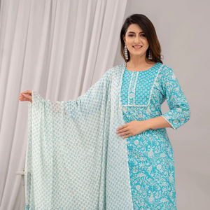 Conjunto de Kurti de Algodón Estampado con Pantalón y Dupatta Disponible a Precios de Mayoreo, Perfecto para Fiestas, Uso Diario y Oficina - Product Image 1