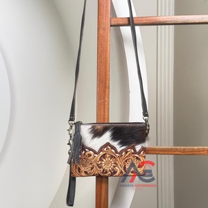 กระเป๋าคลัทช์และกระเป๋าสะพายคาดลำตัวหนังวัวแท้ประดับพู่แบบเป็นเครื่องมือสำหรับผู้หญิงล่าสุด - Product Image 1