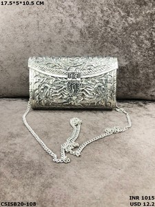 กระเป๋าคลัทช์ทองเหลืองโบราณหรูหราได้รับแรงบันดาลใจจากวินเทจสำหรับสุภาพสตรีสไตล์โมเดิร์น - Product Image 2