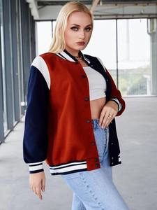 Chaqueta Varsity de Lana Personalizada para Mujer, Chaqueta de Béisbol Premium con Logotipo Personalizado, Diseño de Alta Calidad en el Cuerpo y las Mangas - Product Image 3