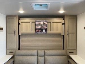 Caravane de camping disponible, longueur totale de 18 pieds et capacité de charge de 3500 lb, avec 4 couchages. - Product Image 5