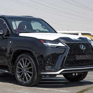 Lexus LX600 F Sport 2024-2025 d'occasion, conduite à gauche, transmission intégrale, intérieur cuir foncé, toit ouvrant panoramique, automatique, 4.5L atmosphérique - Product Image 1