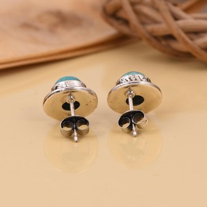 Boucles d'oreilles clous de luxe en argent sterling avec turquoise Kingman sertie clos, style bohème western, pour fêtes et cadeaux - Product Image 6