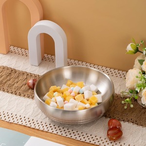 Bol décoratif fait à la main en métal doré, design simple mais moderne, parfait pour le rangement des collations ou l'affichage de la table décorative - Product Image 5