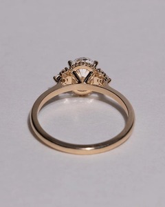 Hermoso anillo de diamante de 1 quilate cultivado en laboratorio, color F, corte ovalado, oro sólido de 18 quilates, joyería de boda, diseño personalizado, venta directa del fabricante - Product Image 5