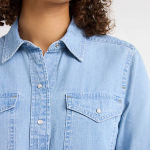 Camisa vaquera para mujer con tela de algodón suave y diseño frontal de botones, perfecta para trajes casuales de uso diario - Product Image 5