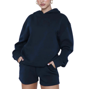 Ensemble haut court et short à capuche deux pièces avec logo personnalisé pour femmes Conception d'épaule tombante en tissu polaire pour le jogging d'hiver - Product Image 3