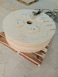แผ่นไม้อัดสำหรับทำแกนม้วนสายเคเบิลแบบกำหนดเอง ตัดด้วยเครื่อง CNC พร้อมเจาะรูสำเร็จรูป แผ่นด้านข้างทำจากไม้เบิร์ชวีเนียร์  ยังไม่ผ่านการตกแต่ง คุณภาพชั้นหนึ่ง เกรด E1 - Product Image 1