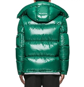 Veste bomber matelassée d'hiver unisexe surdimensionnée à col à capuche, rembourrage en coton moelleux, personnalisable, imperméable, en toile, avec poche zippée sur le devant - Product Image 4