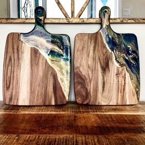 Tabla de cortar de madera y resina funcional y llamativa creada para cocinas que necesitan durabilidad e interés visual - Product Image 1
