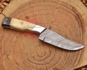 Couteau de chasse Bowie en acier Damas 2025 personnalisé avec manche en bois - Product Image 5