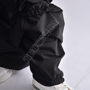 Pantalones de Nieve Negros para Hombre al por Mayor con Tachuelas de Estrás Dispersas, Diseño de Pierna Ancha y Características de Comodidad Ajustables - Product Image 6