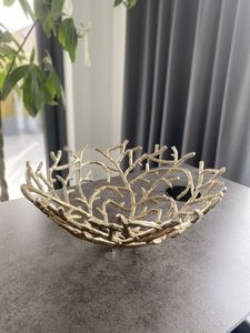Bol de service moderne en fonte d'aluminium avec une brillance subtile et un contour lisse conçu pour le style intérieur et les occasions de dîner - Product Image 2