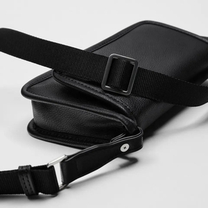 Sac bandoulière mini pour homme en similicuir écologique avec logo personnalisé, style sacoche messager - Product Image 4