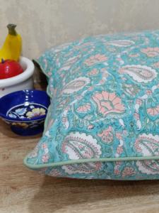 Housse de coussin 45x45cm en coton slub 100% véritable imprimé à la main motif lotus bleu ciel, fermeture éclair au dos, pour usage domestique - Product Image 3