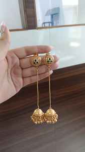 Boucles d'oreilles Jhumki traditionnelles de Cachemire haut de gamme pour femmes, avec pampilles et détails en forme de cloche, accessoire ethnique indo-occidental affirmé - Product Image 5