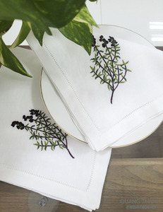 Broderie personnalisée conception de romarin violet serviette de table de haute qualité lavable en lin ourlet serviette de table pour la maison hôtel événements - Product Image 5