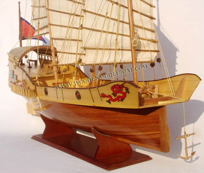 Il produttore di Gia Nhien approva il Design personalizzato basso MOQ drago rosso modello nave alta con alta qualità