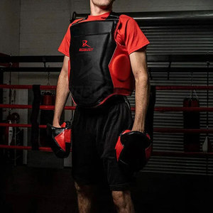 Protector de Pecho de Cuero - Fácil de Usar, Acolchado Suave, Ajuste Cómodo, Peso Ligero, Diseño Transpirable y Ecológico para Boxeo y Lucha - Product Image 5
