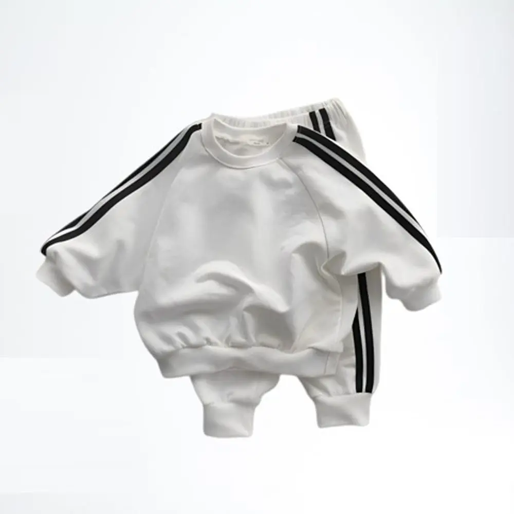 Set pakaian uniseks anak desain terbaru, harga grosir 2024 leher Crew motif garis-garis/Logo kustom dua potong
