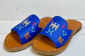 Sandalias Casuales de Cuero Genuino Hechas a Mano para Mujer, Sandalias de Cuero para Hombre al por Mayor con Diseño de Logotipo y Borlas Personalizados - Product Image 4