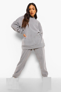 Chándal con capucha de talla grande para mujer con tela de lana de manga larga, ajuste cálido y acogedor, Ideal para ropa deportiva de invierno - Product Image 5