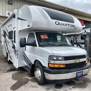 Autocaravana de Lujo Thor Motor 2024 Quantum de Aluminio, Emisión Euro 5, Capacidad para 4-6 Pasajeros, Piso Acrílico, Lavavajillas, Horno Microondas - Product Image 1