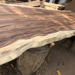 Mesa de Conferencia de Acacia de una Sola Pieza Excepcional - Pieza de Madera Maciza Extra Grande - Mesa de Juntas de Lujo de Tailandia - Product Image 1