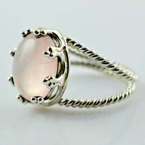 Anillo Boho con Piedra de Nacimiento de Enero, Hecho a Mano en Plata de Ley 925 con Cristal Ovalado de Cuarzo Rosa, Regalo de Cumpleaños Perfecto para Ella - Product Image 2