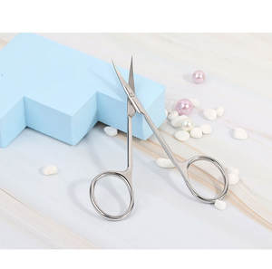 Ensemble de manucure professionnel en acier inoxydable : Ciseaux à cuticules, pinces à sourcils, repousse-cuticules, lame incurvée et aiguisée, pour droitiers, durable - Product Image 5