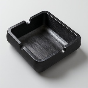 Cendrier à cigares élégant en aluminium de forme ronde, gravé à la main, écologique et durable pour les intérieurs de maison d'inspiration patrimoniale - Product Image 5