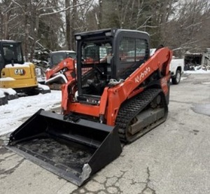 Minicargadora frontal con motor central, retroexcavadora y cargadora de troncos con motor, opciones de cargadora de troncos, Kubota usada en comparación con la pista de patín, bastante usada, en el caso de la comparación de la SVL65-2 - Product Image 5