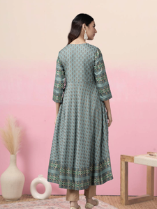 Kurta Anarkali de rayón verde con estampado floral, tela suave, ajuste cómodo, elegante para uso diario con estilo tradicional indio. - Product Image 4