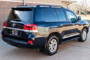 Toyota Land Cruiser 2018 (DISPONIBLE CON VOLANTE A LA IZQUIERDA Y A LA DERECHA) - Product Image 2