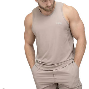Camisetas sin mangas con capucha personalizadas para hombre con bolsillo de canguro tejido al por mayor para mejorar el rendimiento de la comodidad en los entrenamientos - Product Image 5