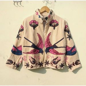 Veste matelassée chic pour femme avec broderie Suzani, légère et professionnelle, col mandarin élégant, tissée pour le printemps - Product Image 1