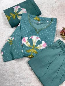 Dernière tendance en matière de kurti pantalon et dupatta en coton avec imprimé floral et broderie, fabricant et fournisseur de Surat - Product Image 5