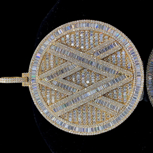 En Stock colgante redondo pesado grande pavimentado siete moissanite diamante dos tonos moda dijes colgante para hombres joyería de Hip Hop - Product Image 4