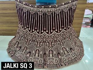 Lehenga Moderna de Terciopelo con Bordado de Lentejuelas, Choli Largo, Dupatta de Red de 1.2M, Falda de 2.5M, Color Rojo Granate, para Fiestas de Invierno - Product Image 3