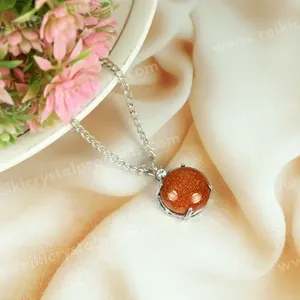 Collier avec pendentif rond en pierre de cristal naturelle avec chaîne en métal - Product Image 6