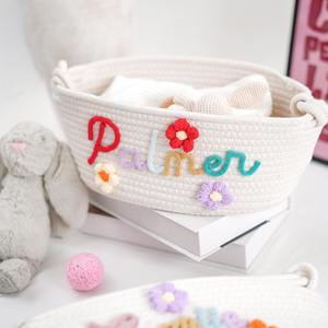 Panier en macramé blanc personnalisé avec nom, solution de rangement artisanale mignonne pour la décoration de la maison, salle de jeux, chambre à coucher et cadeau personnalisé en provenance d'Inde - Product Image 5