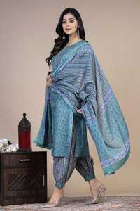 Luce directamente de un set de película de ensueño mientras te das la vuelta y caminas con este elegante traje. El traje tradicional perfecto. - Product Image 2