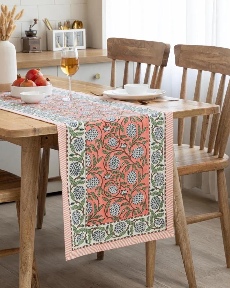 ชมพูแซลมอนเข้ม, เขียว