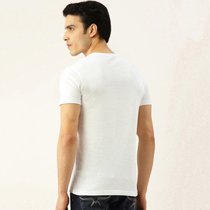 เสื้อยืดผู้ชายผ้าฝ้ายถักพิมพ์ลายตามสั่ง 100% ป้องกันรอยยับ แห้งเร็ว คอกลม แขนสั้น สไตล์ลำลอง MOQ ต่ำเพียง 10 ตัว ผลิตในปากีสถาน - Product Image 3