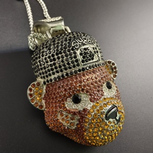Ciondolo a Forma di Testa d'Orso Personalizzato con Strass, Gioielli <span class=keywords><strong>Hip</strong></span> <span class=keywords><strong>Hop</strong></span> per Brand di Streetwear, Logo e Confezione Personalizzabili - Product Image 2