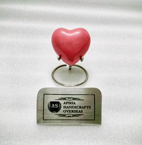 Cendrier commémoratif pour cendres avec support en forme de cœur avec empreinte de patte rouge pour animaux de compagnie - Product Image 6