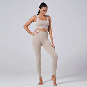 Conjunto de entrenamiento acanalado con logotipo personalizado para mujer, ropa deportiva de Yoga sin costuras con patrón sólido, chándal de Fitness para gimnasio para mujer - Product Image 3