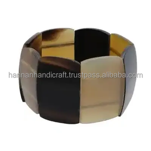 Pulsera Curva Hecha a Mano con Cuerno de Búfalo Ecológico, Diseño Clásico Moderno para Mujeres y Hombres - Product Image 2