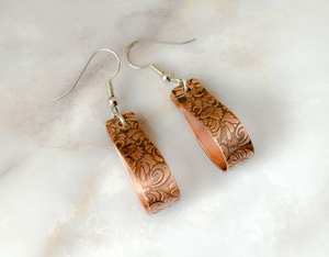 Pendientes de Cobre Martillado Hechos a Mano: Aros Colgantes Ligeros - Product Image 5