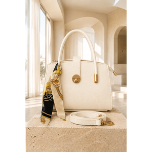 Bolso de Mano y Hombro Beige con Cierre Dorado, Accesorio de Moda - Product Image 1